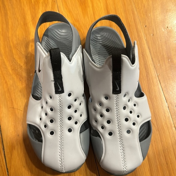 Nike sandals - Picture 1 of 3